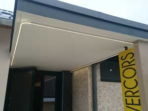 Installation de bandeau LED extérieur