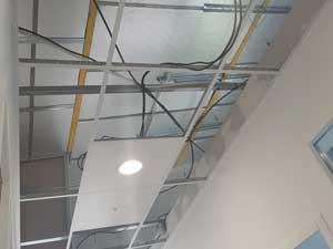 Installation de dalle lumineuse dans plafond